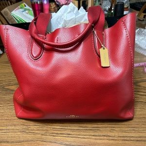Coach, derby tote